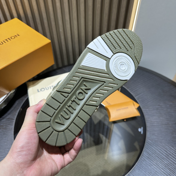 L0VT SNEAKER