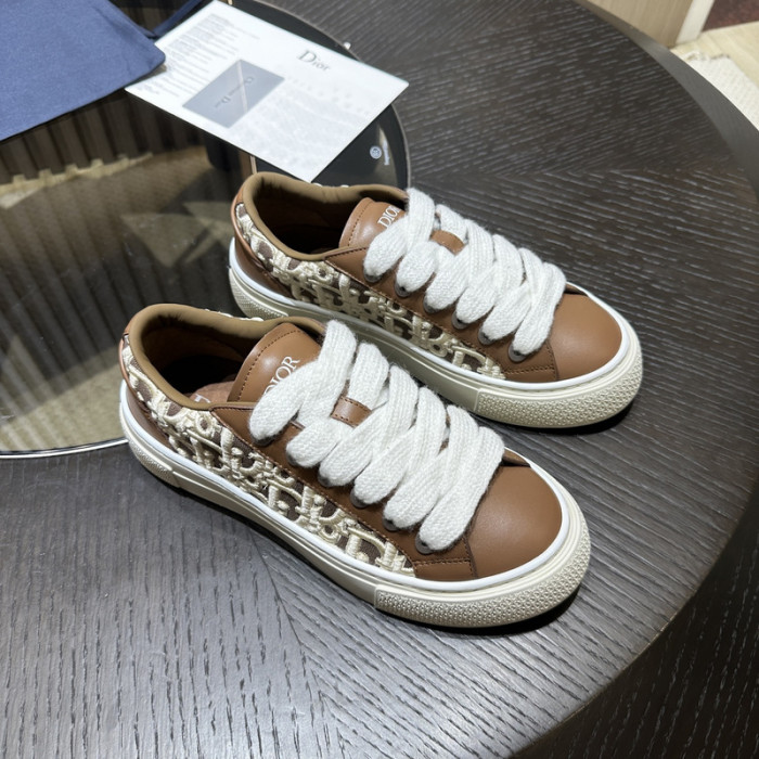 D10R SNEAKER