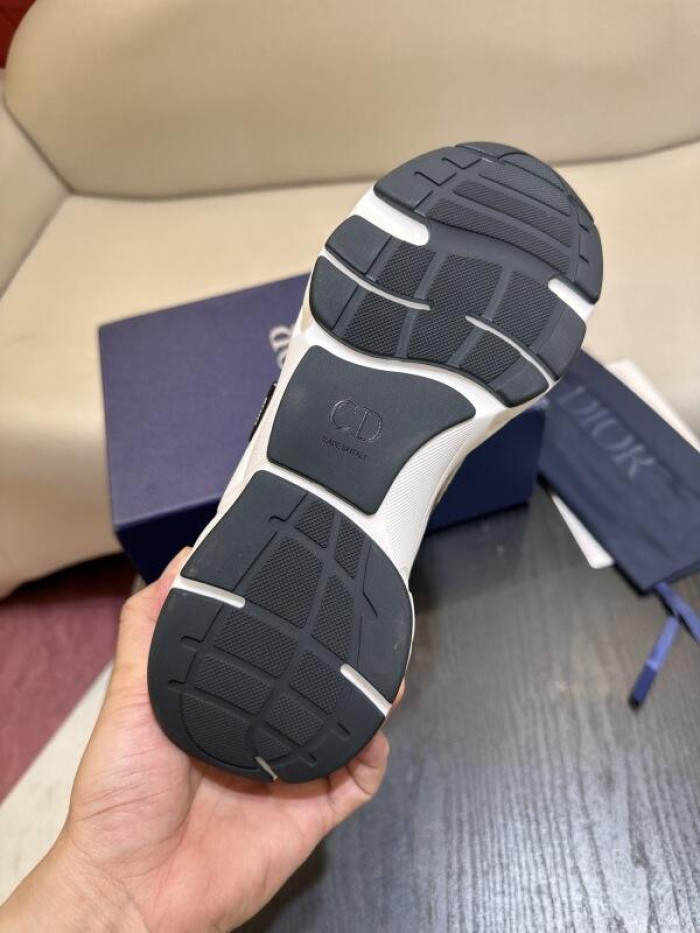 D10R SNEAKER