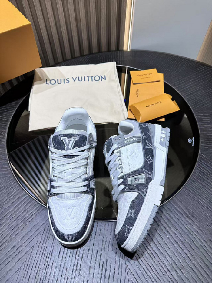 L0VT SNEAKER