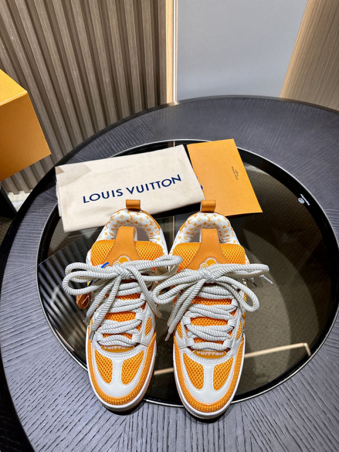 L0VT SNEAKER