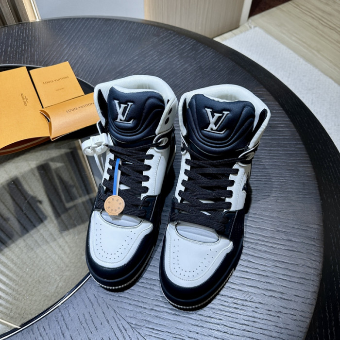 L0VT SNEAKER