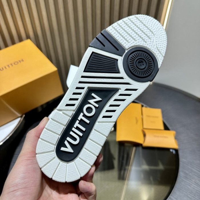 L0VT SNEAKER