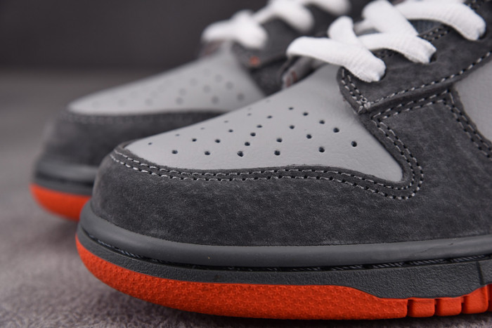 Nike Dunk SB Low “Staple NYC Pigeon” 304292-011