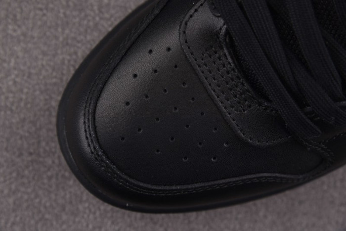 OFW SNEAKER