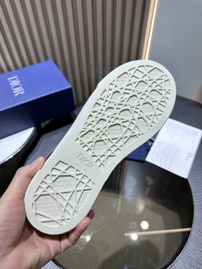 D10R SNEAKER
