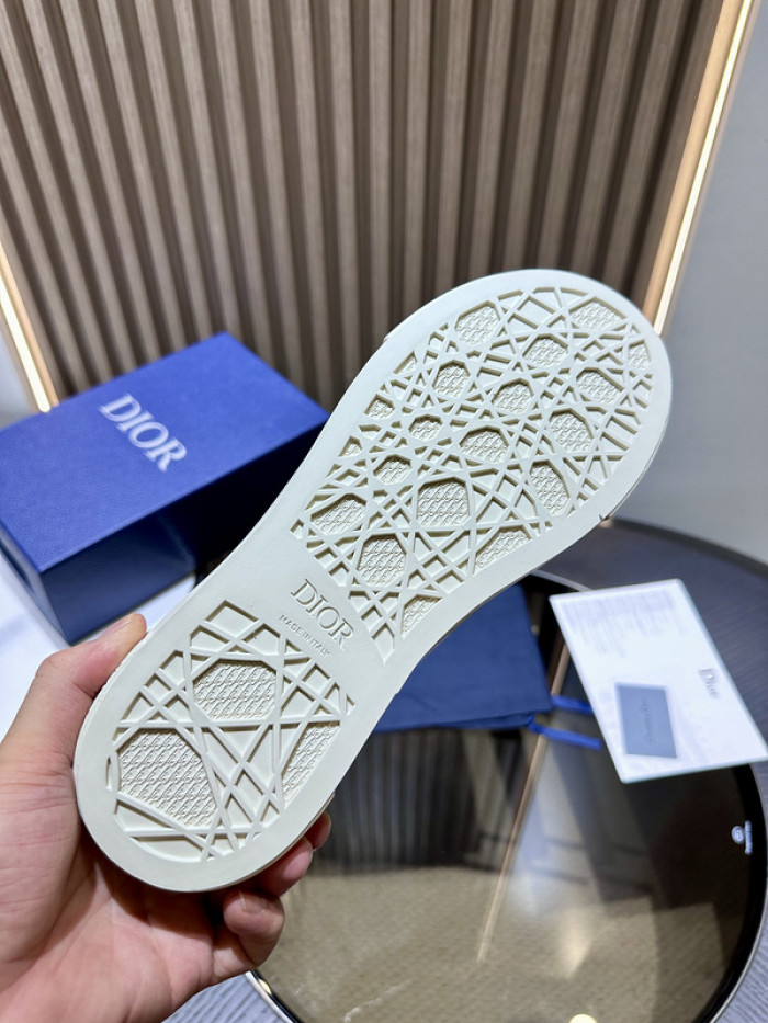 D10R SNEAKER