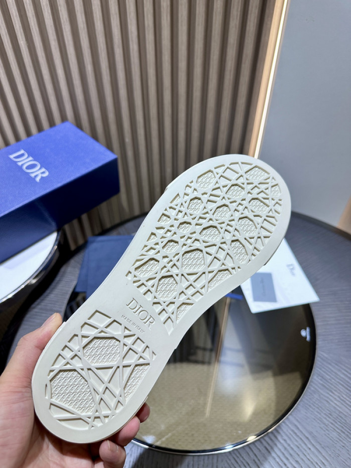 D10R SNEAKER