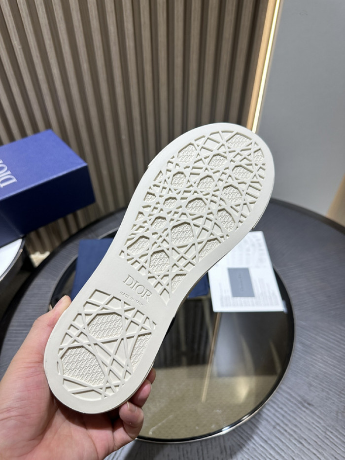 D10R SNEAKER
