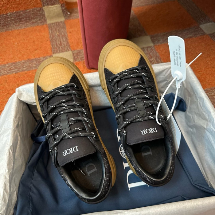 D10R SNEAKER