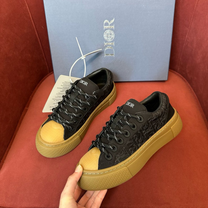 D10R SNEAKER