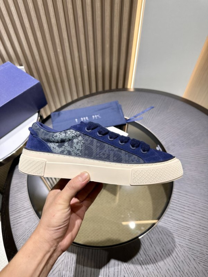 D10R SNEAKER