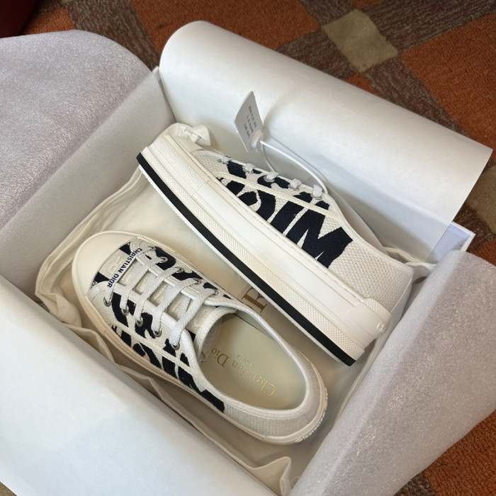 D10R SNEAKER