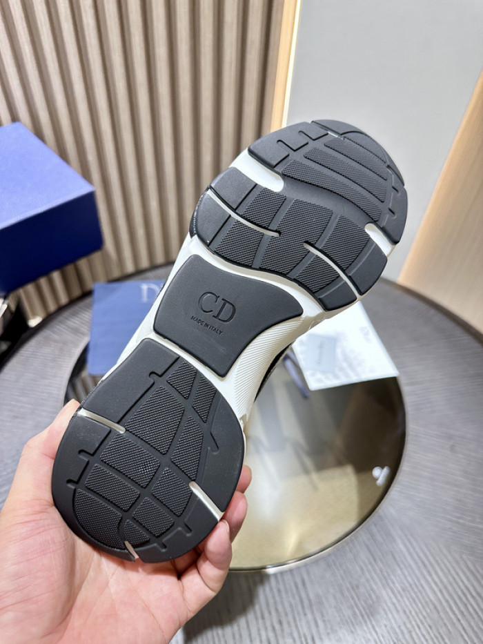 D10R SNEAKER