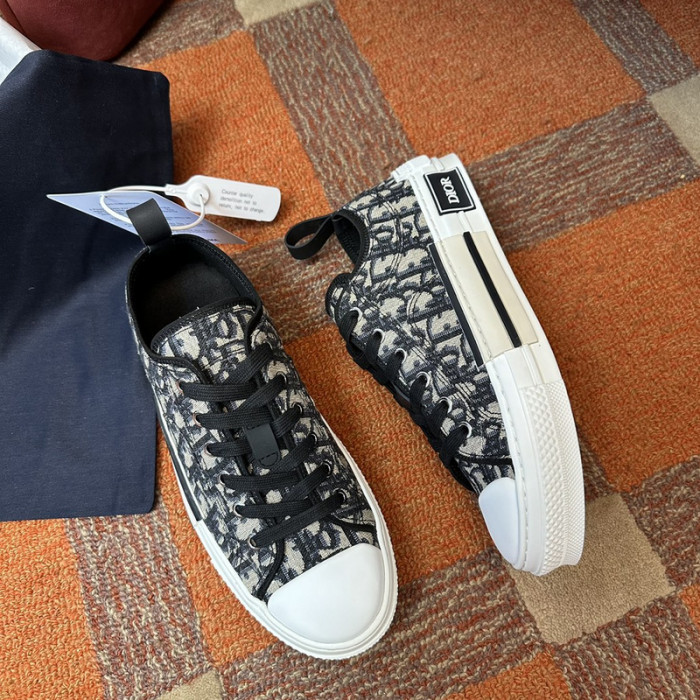 D10R SNEAKER