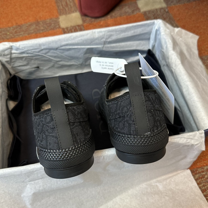 D10R SNEAKER