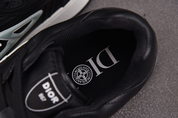 D10R B57 LOW SNEAKER