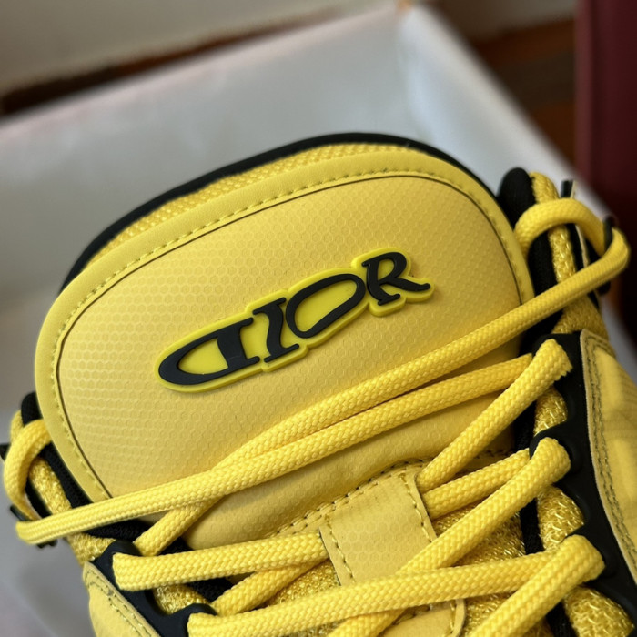 D10R B57 SNEAKER