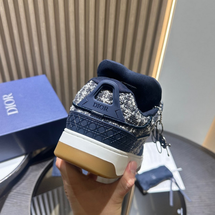 D10R B9s SNEAKER