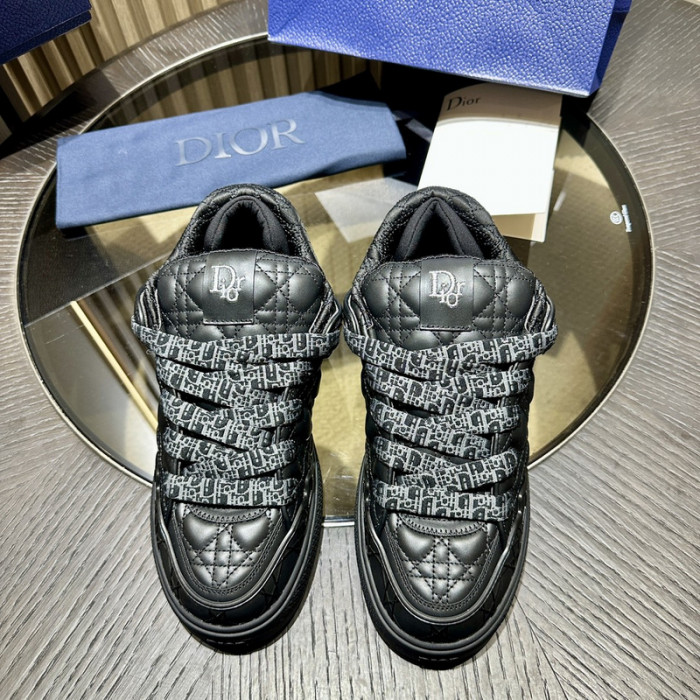 D10R B9s SNEAKER