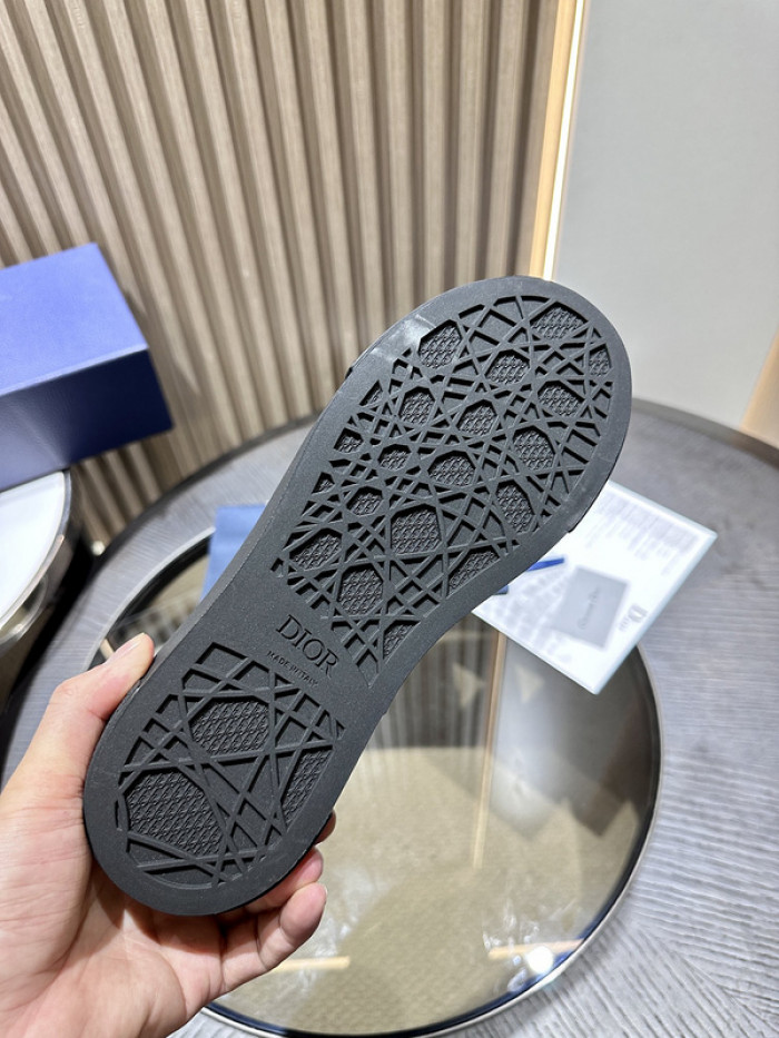 D10R SNEAKER