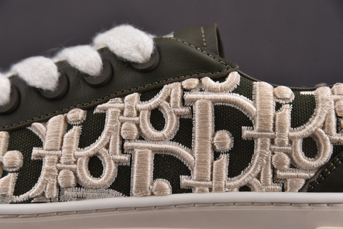 D10R SNEAKER