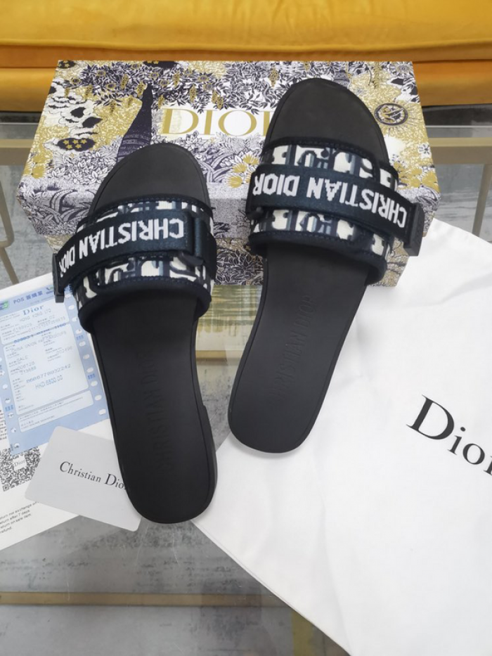 d10r sandal