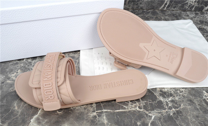 d10r sandal