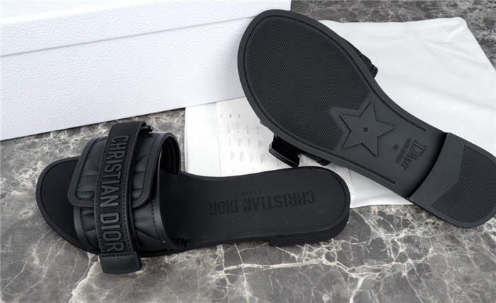 d10r sandal