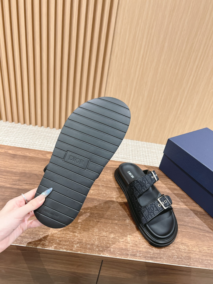d10r sandal