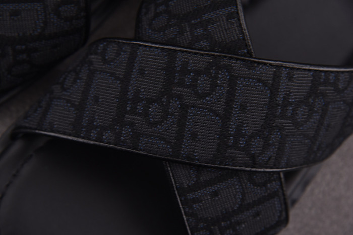 d10r sandal
