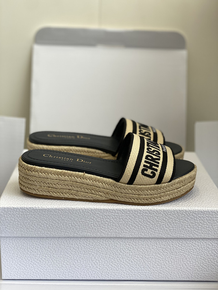 d10r sandal
