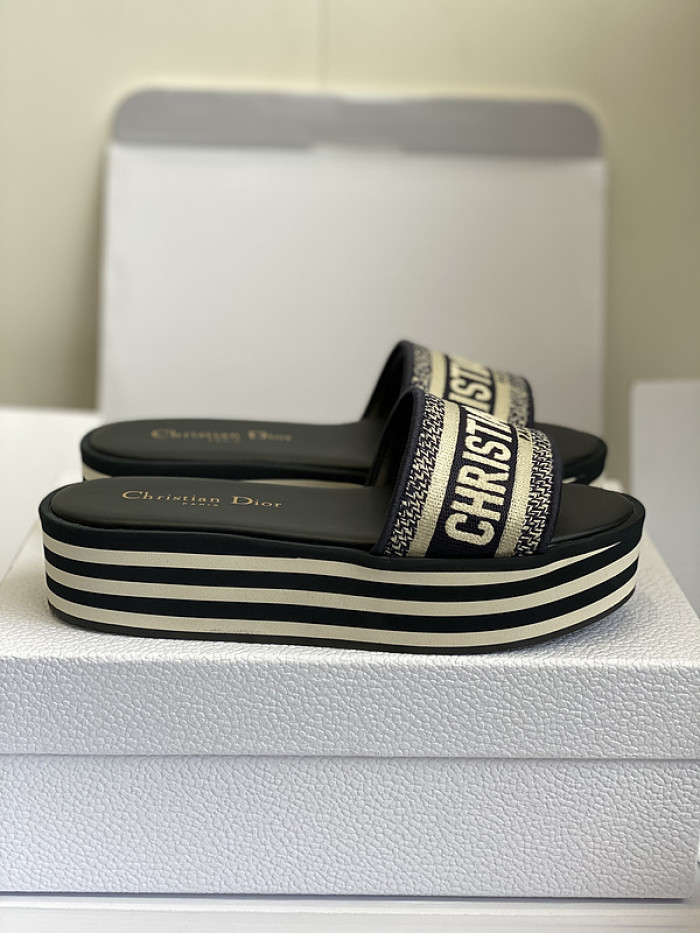 d10r sandal