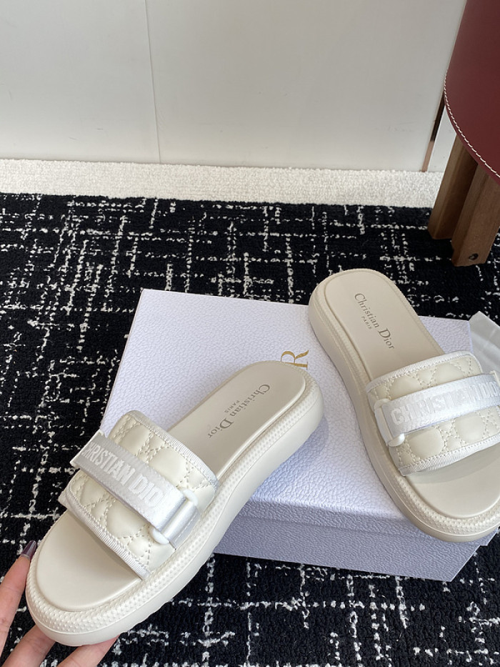 d10r sandal