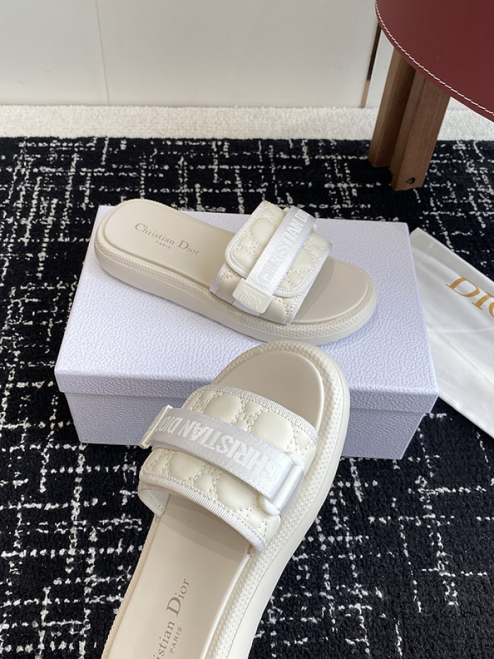 d10r sandal
