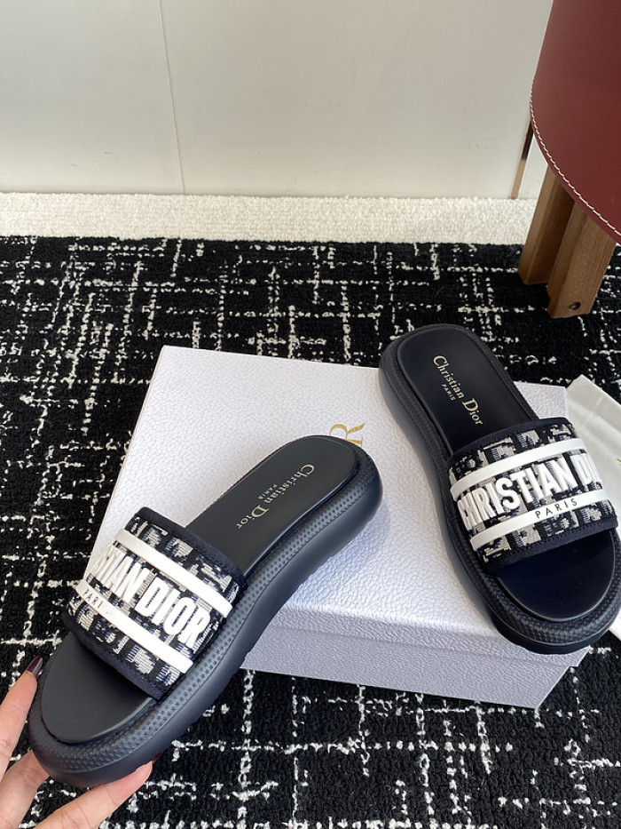 d10r sandal