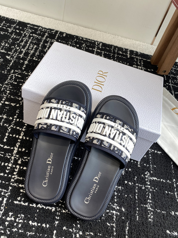 d10r sandal