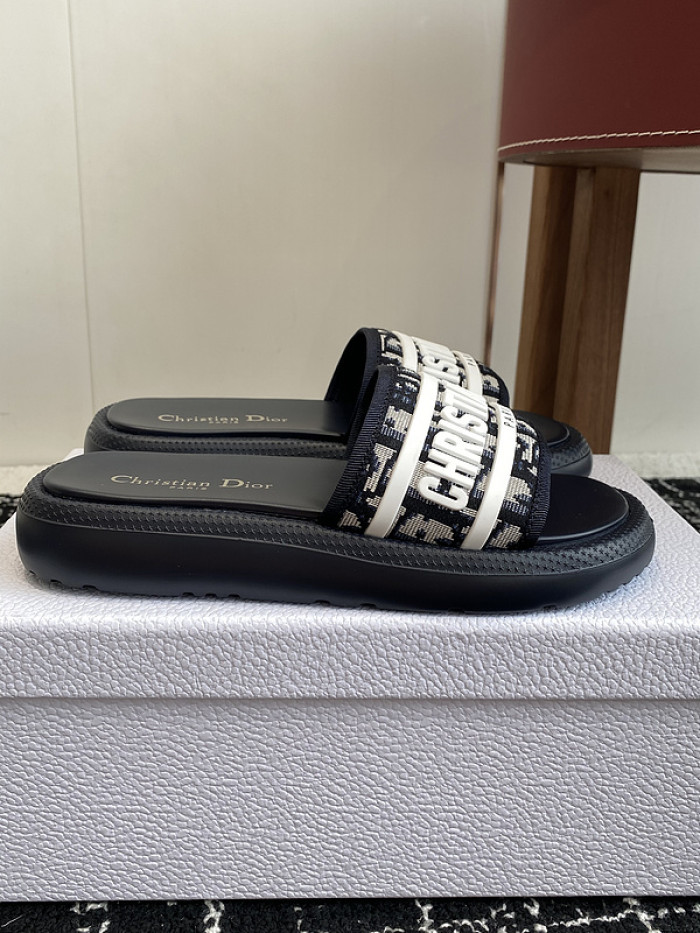 d10r sandal