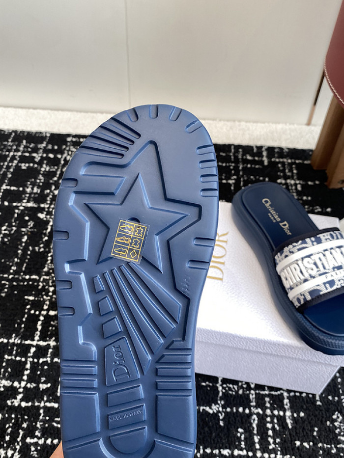 d10r sandal
