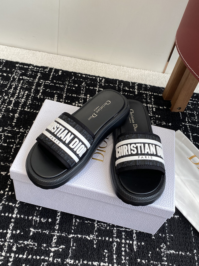 d10r sandal