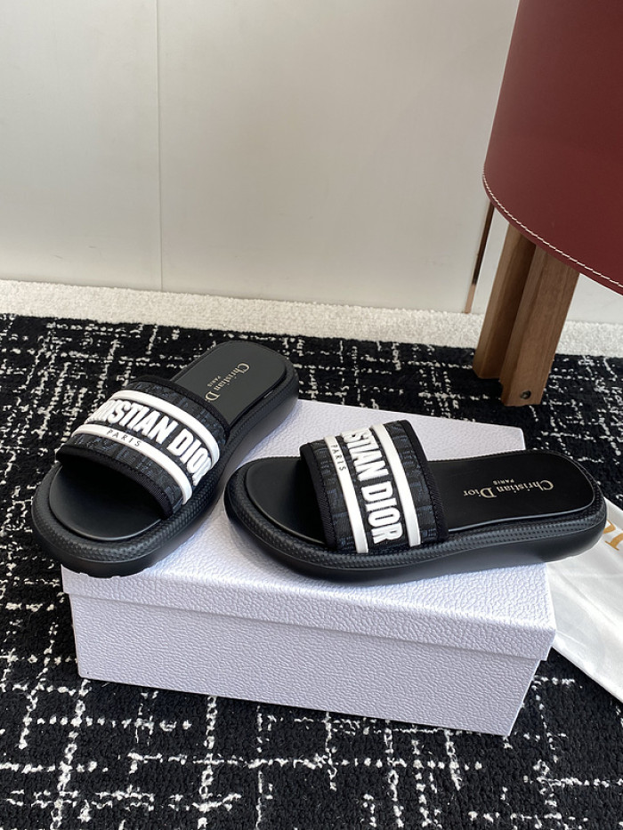 d10r sandal