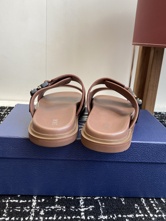 d10r sandal