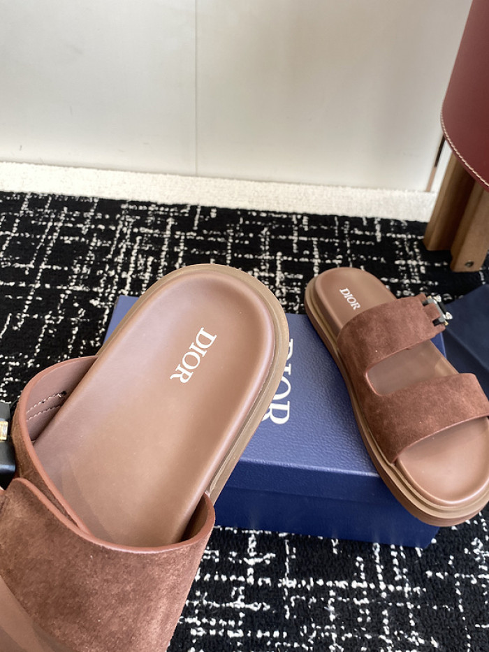 d10r sandal