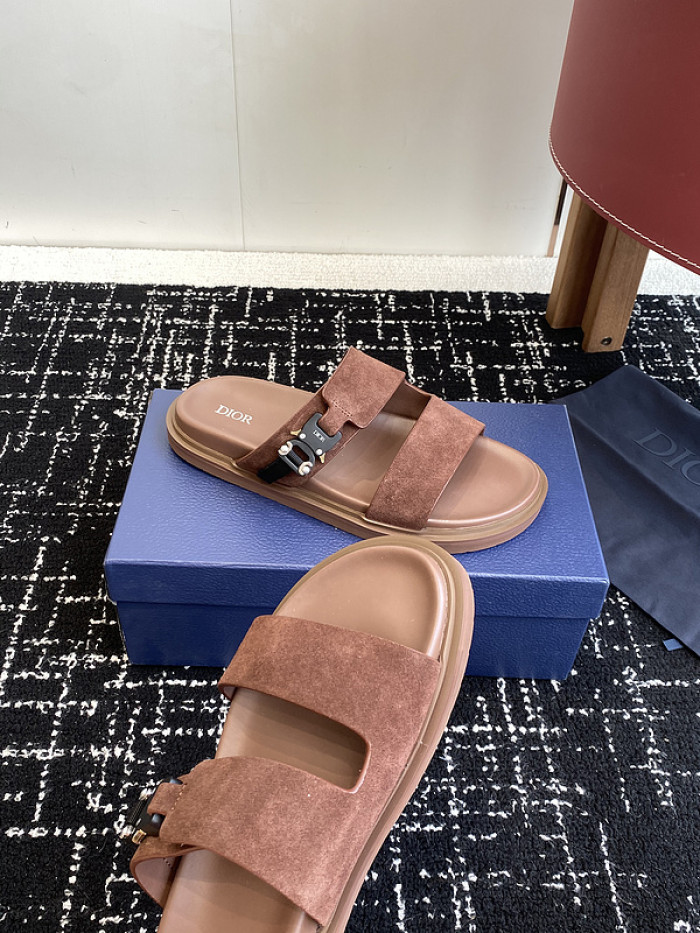 d10r sandal