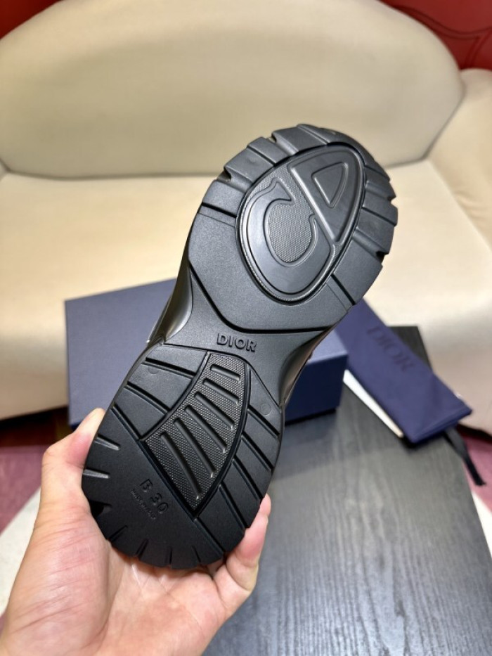 D10R SNEAKER