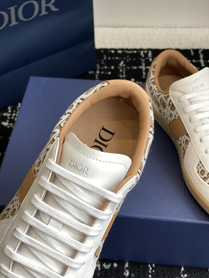 D10R SNEAKER