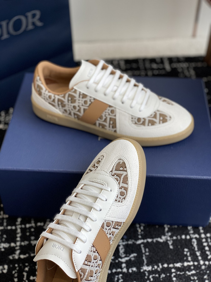 D10R SNEAKER