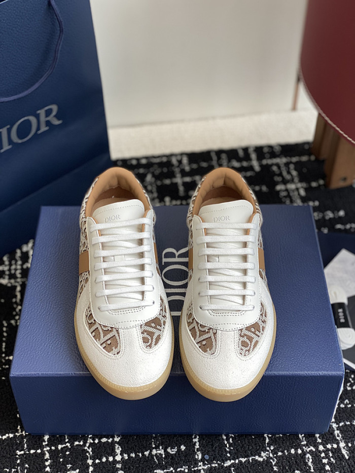 D10R SNEAKER