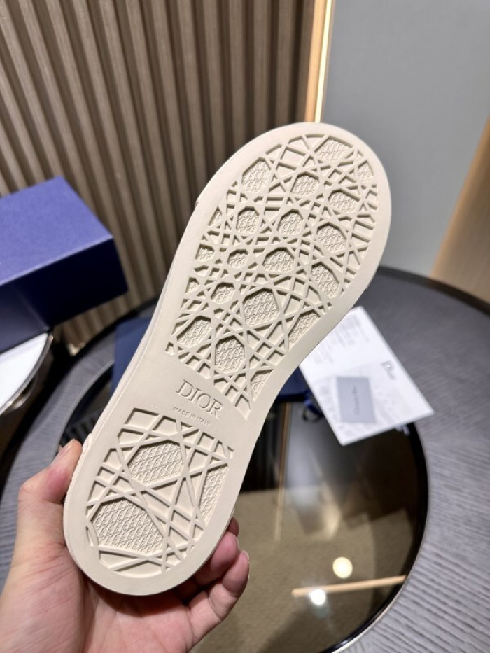 D10R SNEAKER