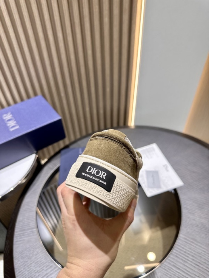 D10R SNEAKER